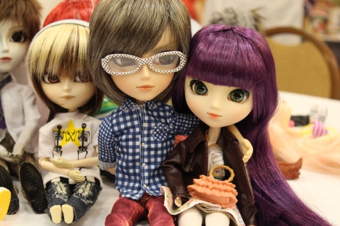 I love the purple wig and the make up free face on this Pullip!