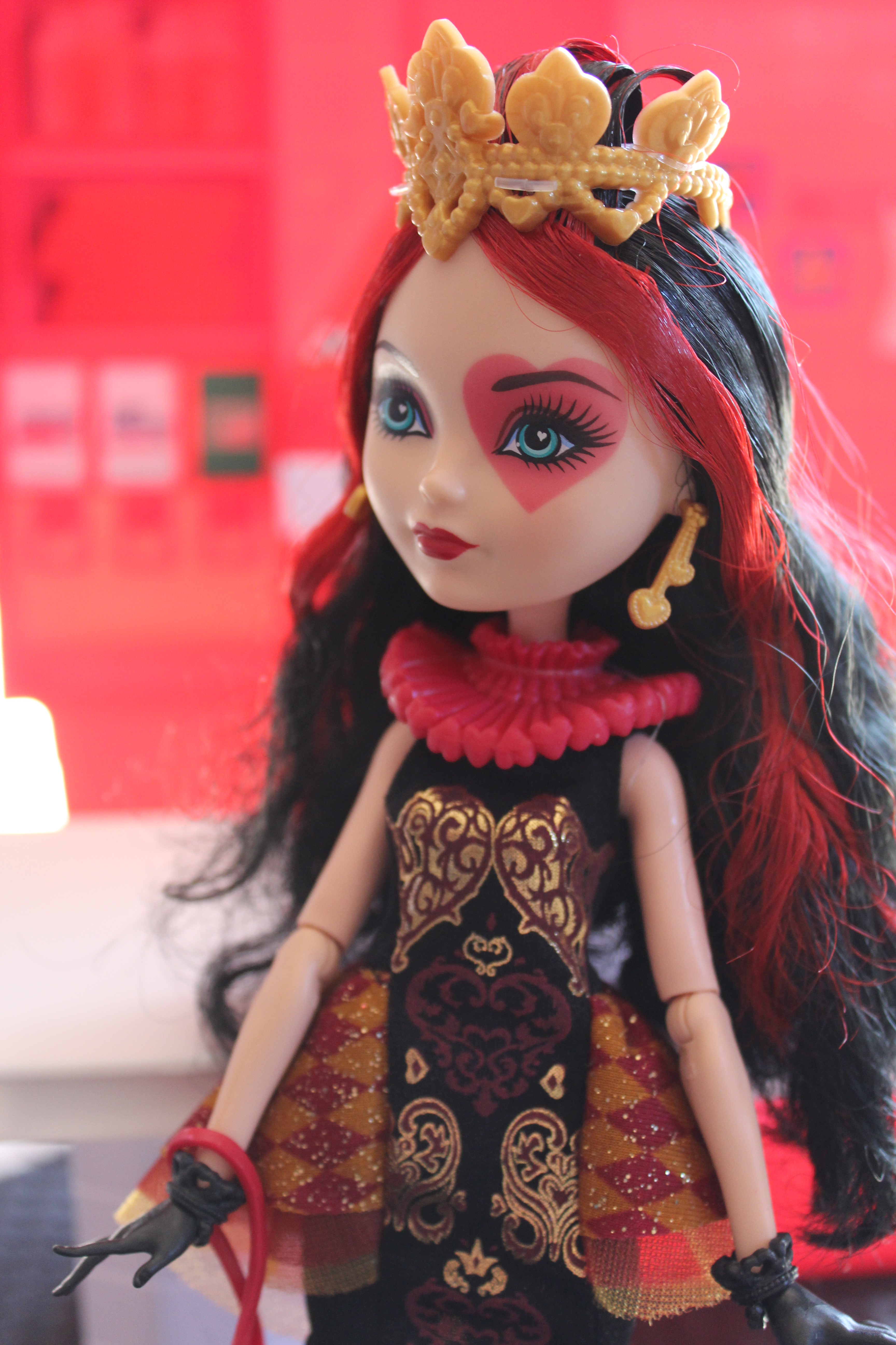 My toys,loves and fashions: Ever After High - Review Lizzie Hearts